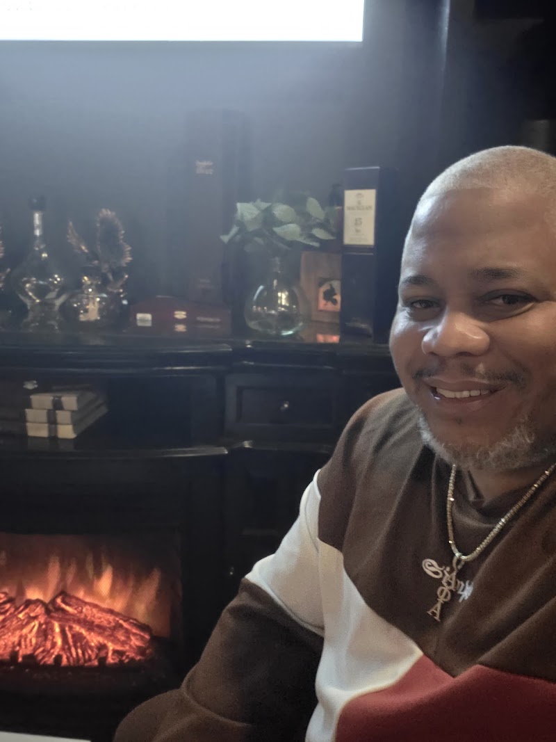 Friends Restaurant & Cigar Bar