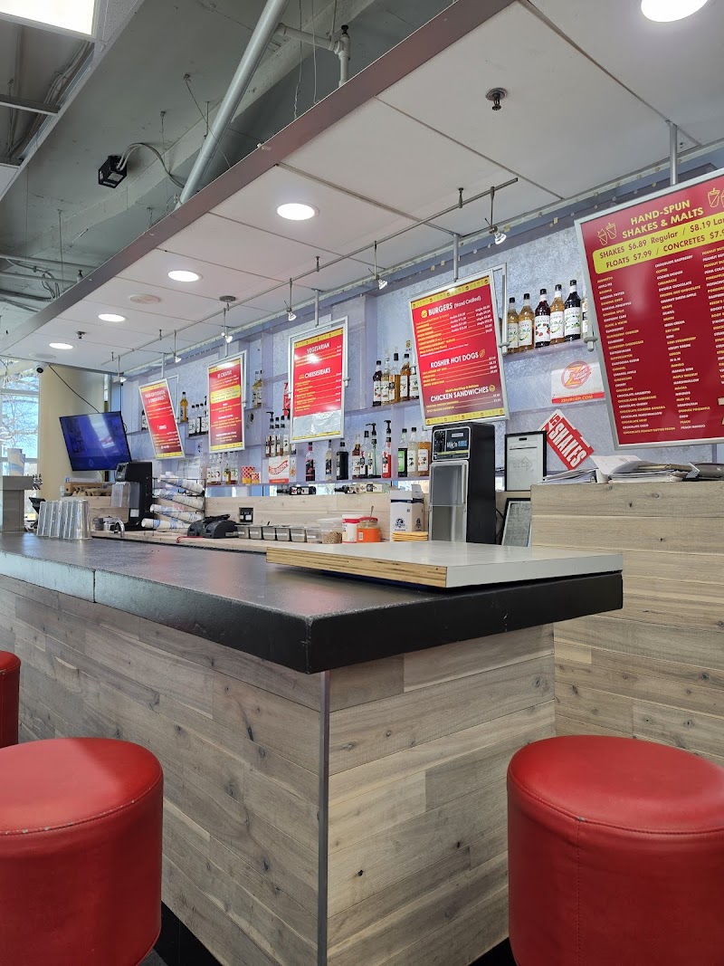 Z-burger & Maman Joon kitchen photo 5