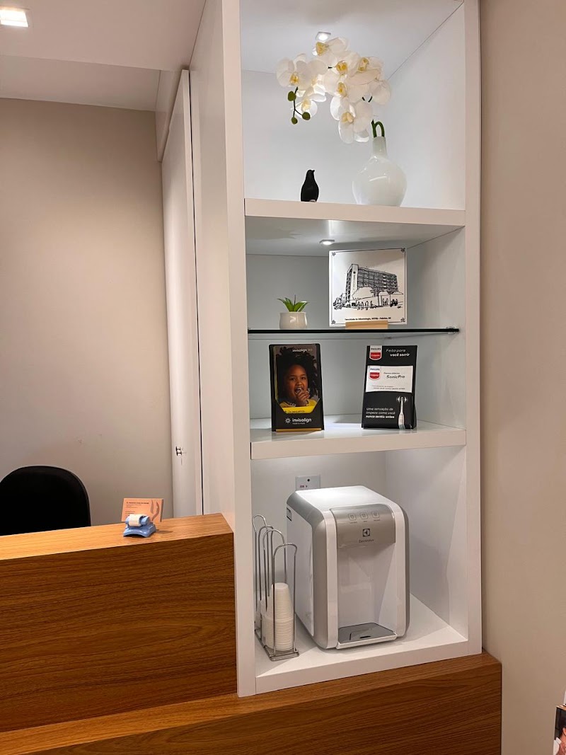 Dr. Alexandre Andrade & Dra. Júlia Abreu Dentista em Bom Fim I Implantes, Ortodontia e Clínico geral - foto 3