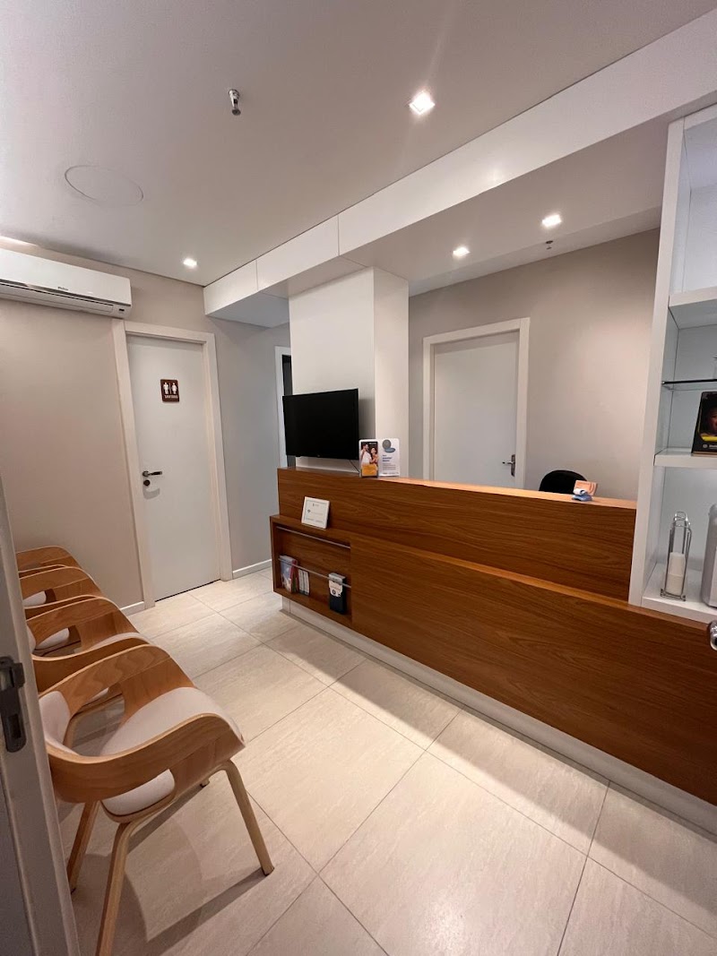 Dr. Alexandre Andrade & Dra. Júlia Abreu Dentista em Bom Fim I Implantes, Ortodontia e Clínico geral