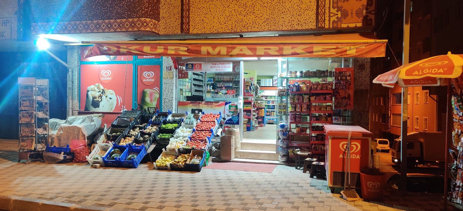 Okur Market mekanı