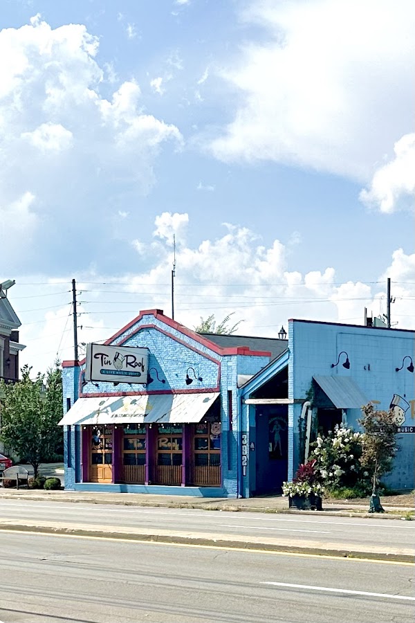 Photo by Mikhail Likhtar