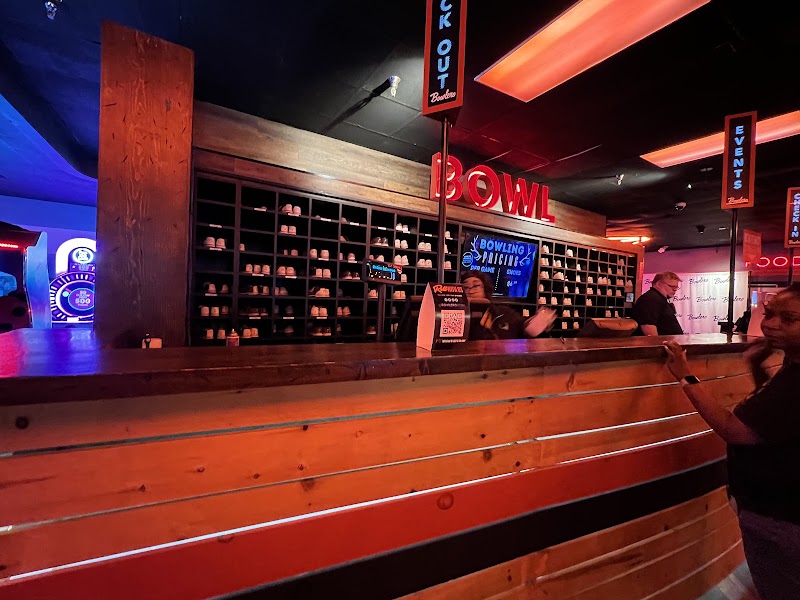 Bowlero Willowbrook photo 8