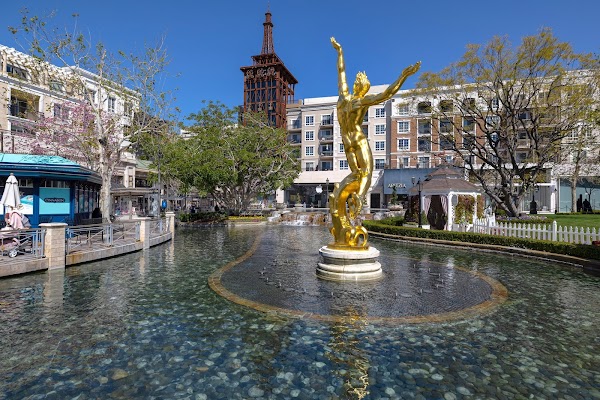 Holiday Inn Express & Suites Glendale Downtown by IHG