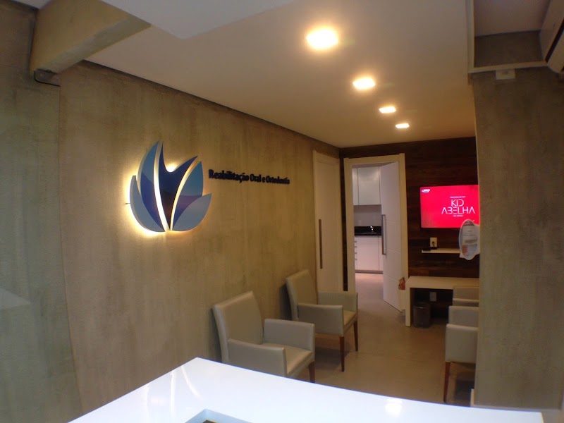 Dr. Rafael Pocztaruk - Implante Dentário Porto Alegre l Lentes em Resina Premium l Faceta Porcelana l Protocolo de Implante - foto 4