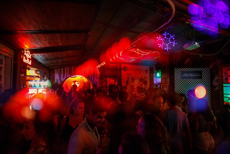 Kuli Alma bar