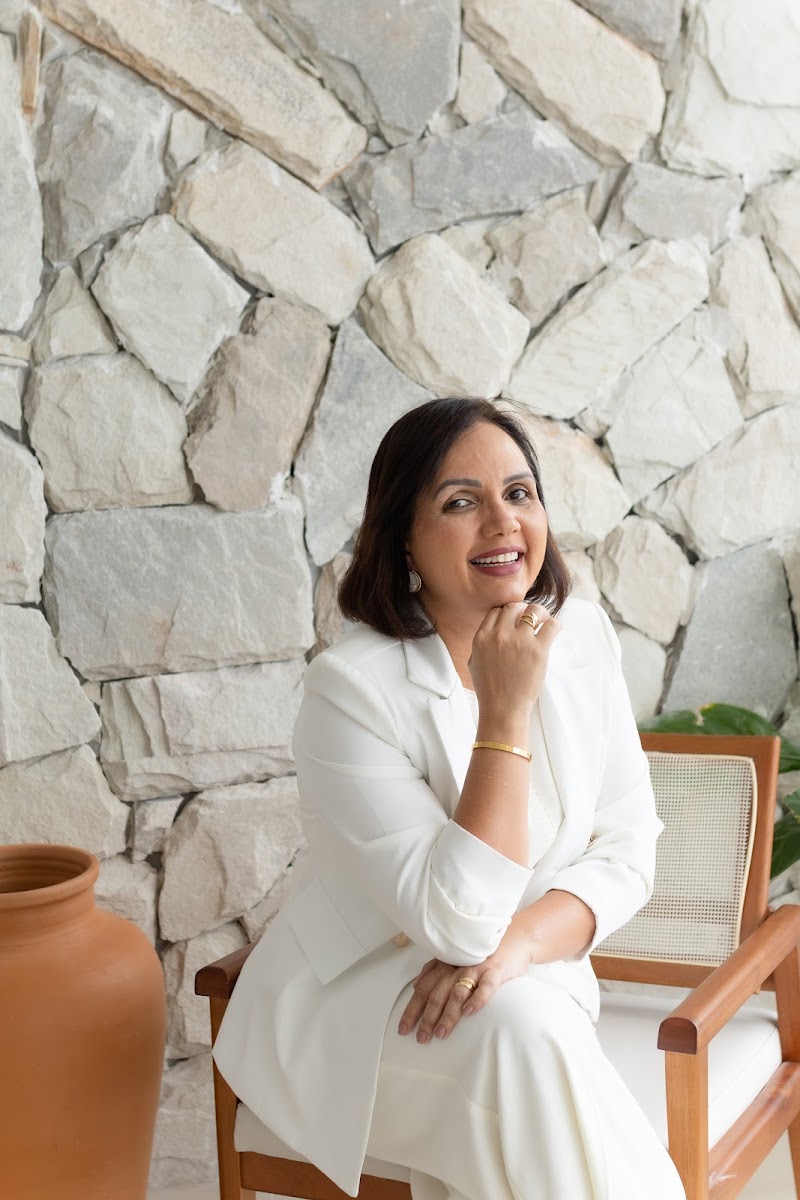 Profa. Dra. Liana Serra - Periodontia e Implantodontia - foto 1