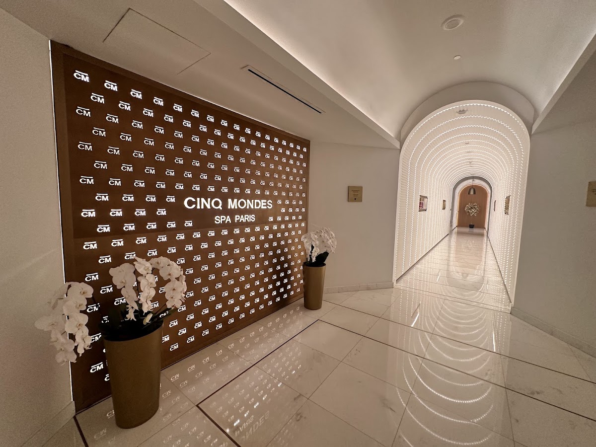 Cinq Mondes Spa