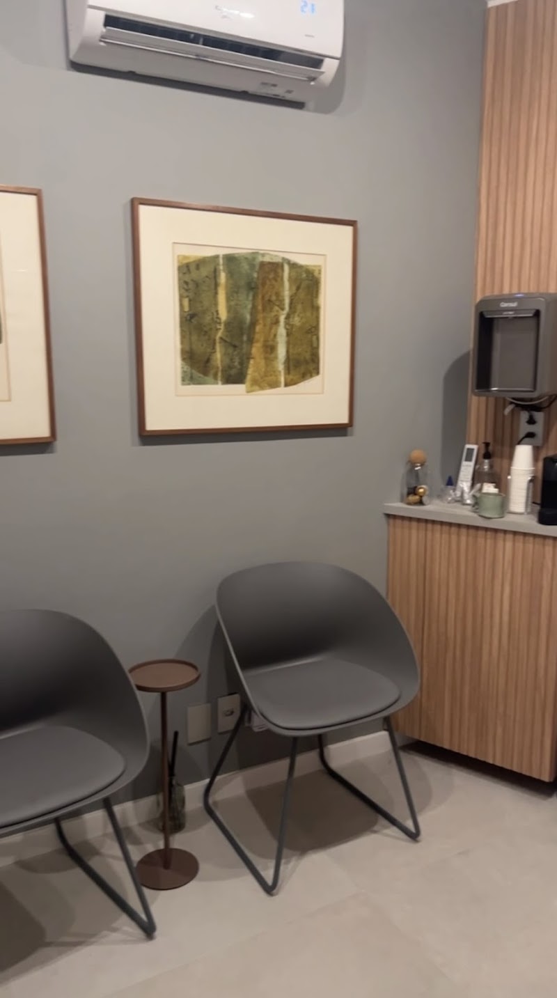 Dra Ivanise Cardoso - Ortodontia adultos e crianças | Invisalign Doctor - foto 2