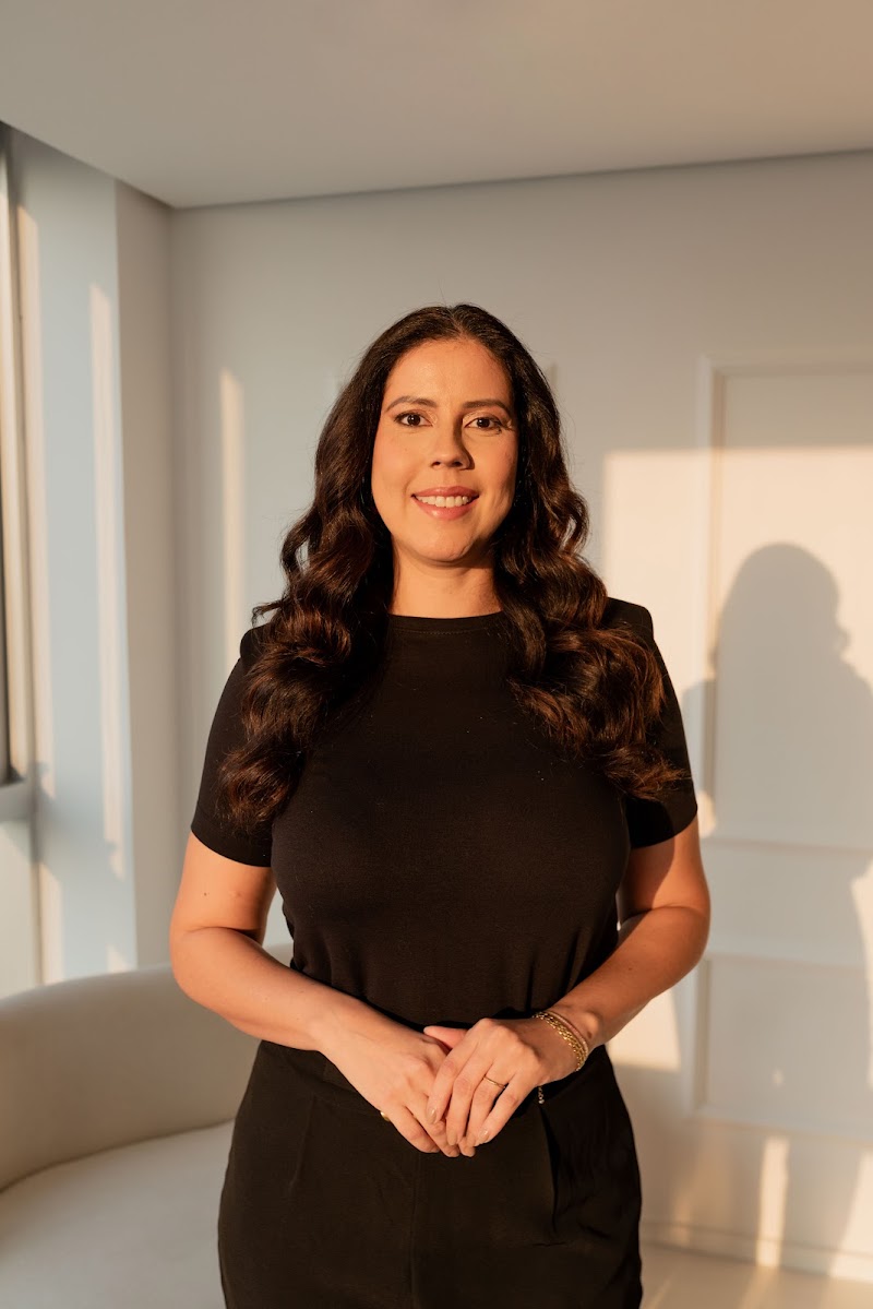 Dra Ivanise Cardoso - Ortodontia adultos e crianças | Invisalign Doctor - foto 4