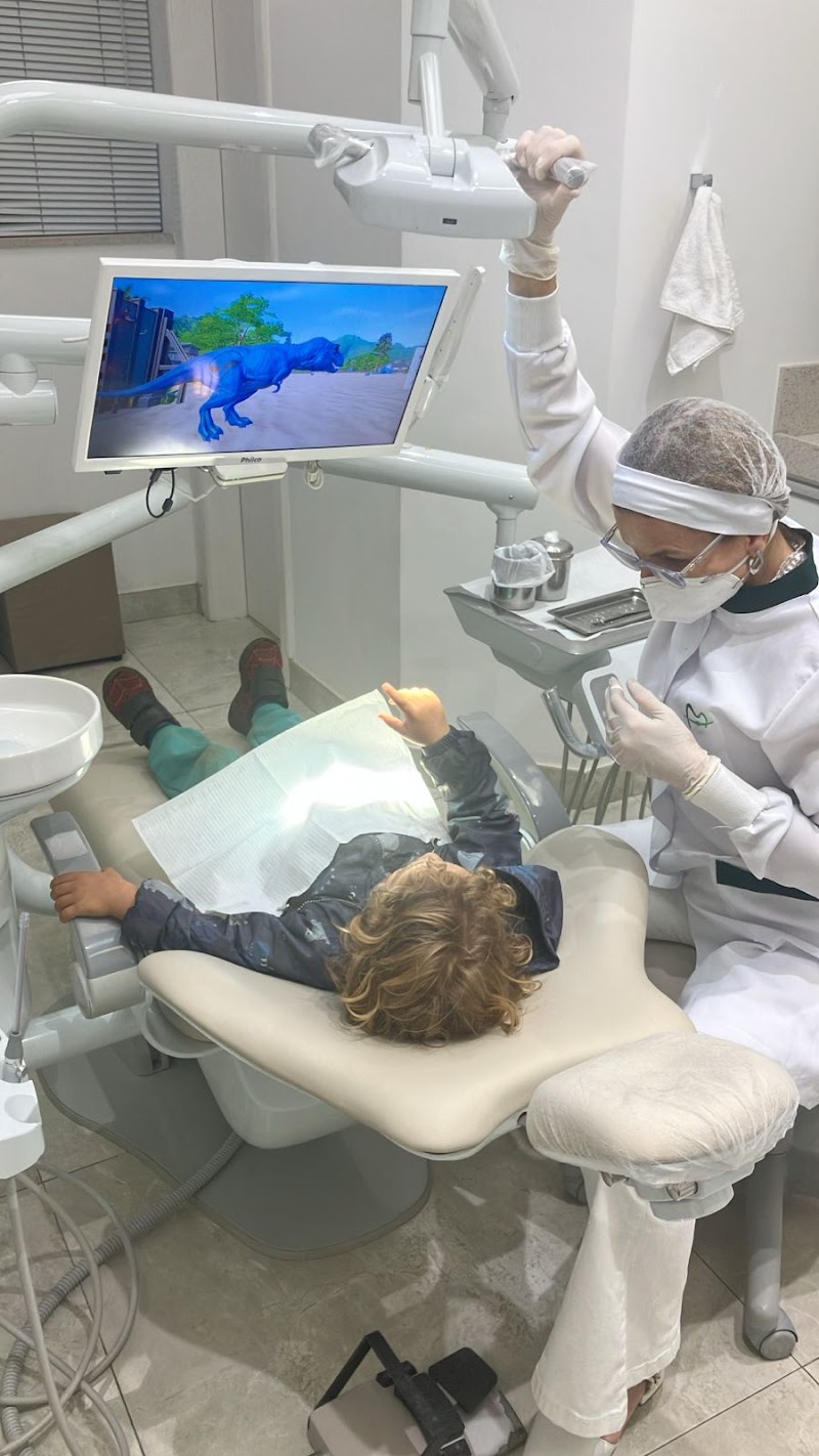 DRA. DANIELLE ESPER KALLÁS - foto 4