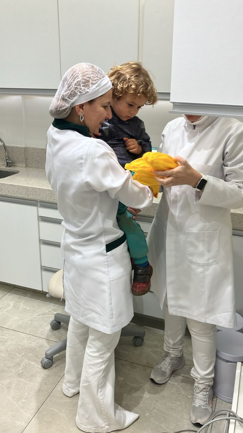 DRA. DANIELLE ESPER KALLÁS - foto 5