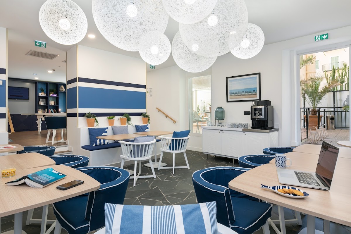 The Deck Hotel by HappyCulture 3