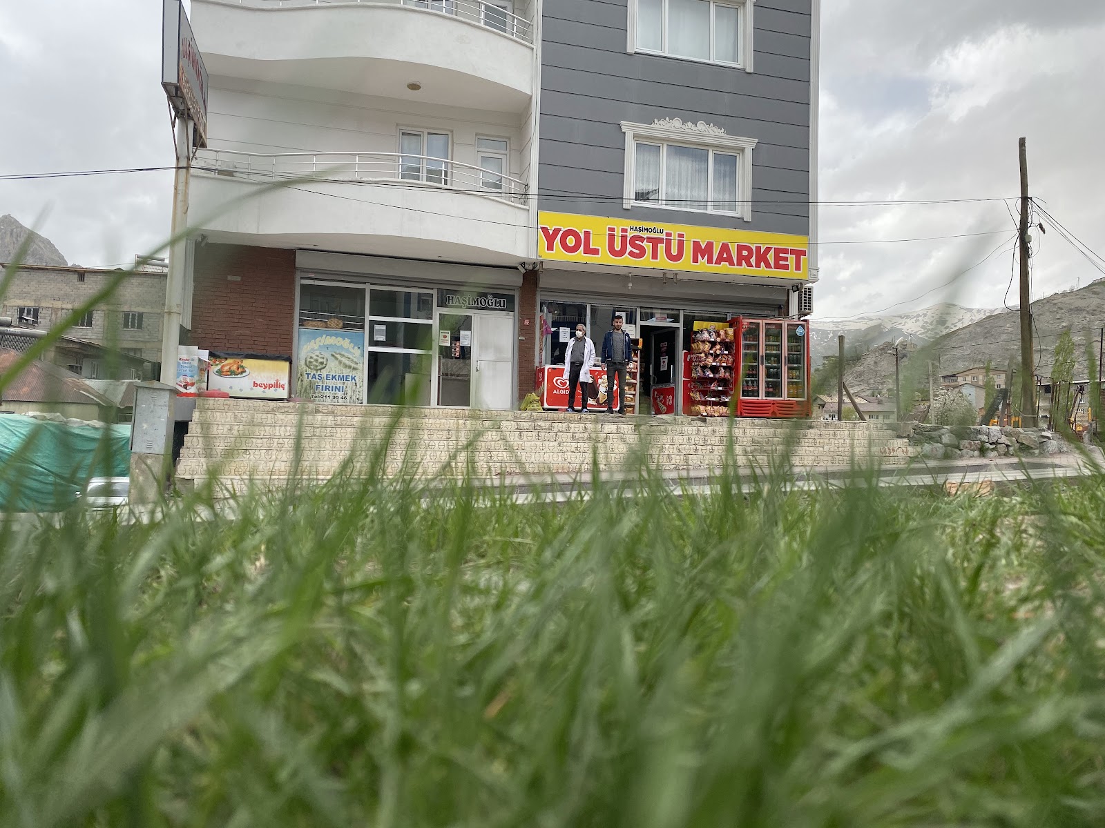 Yolüstü Market mekanı
