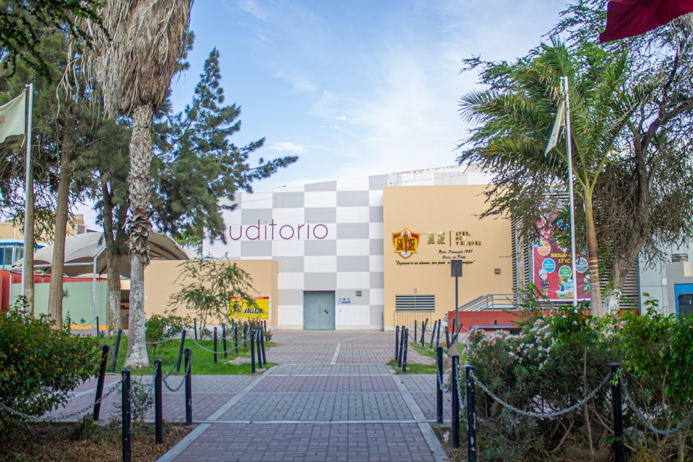 AUDITORIO DEL COLEGIO SAN JOSE - CHICLAYO