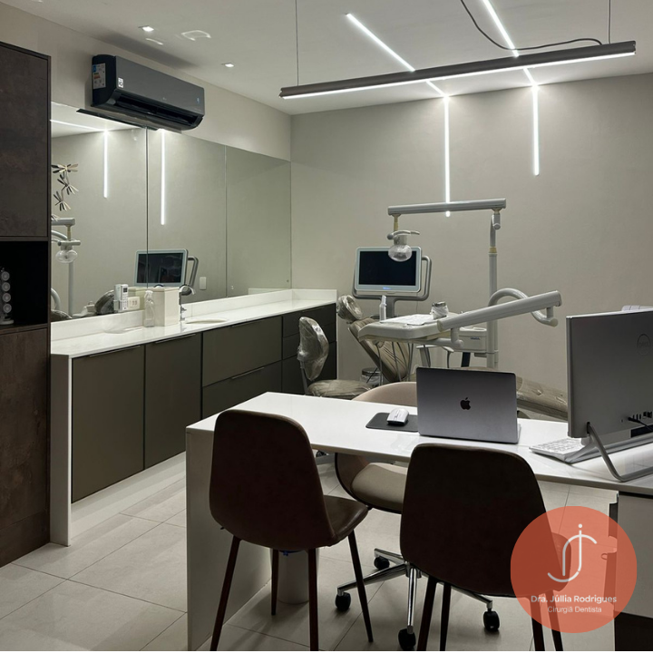 Dra. Júllia Rodrigues | Dentista em Natal | Clareamento Dental | Facetas em Resina