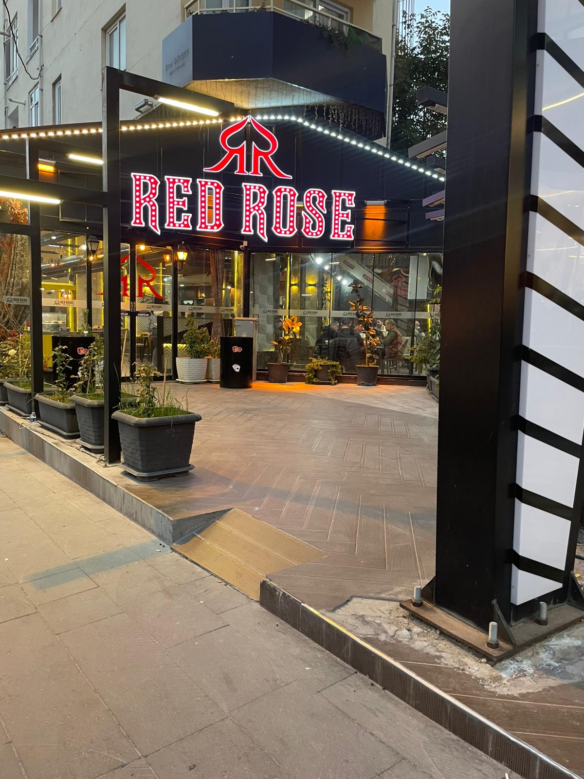 Red Rose Bay Bayan Oyun Salonu mekanı