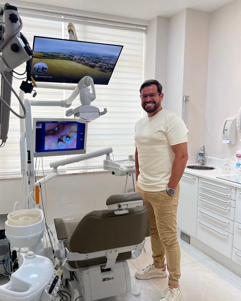 FM Odontologia | Dentista Campo Grande Rj | Lentes de Resina | Implante dentário | Endodontia microscópio | Dr. Fabiano Môro - foto 4