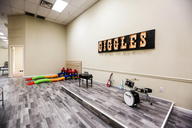 Giggles. Glendale photo 3