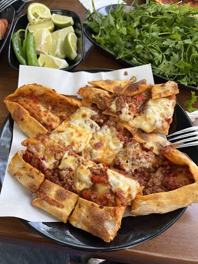 Alev Lahmacun Ve Pide Salonu - Restoran