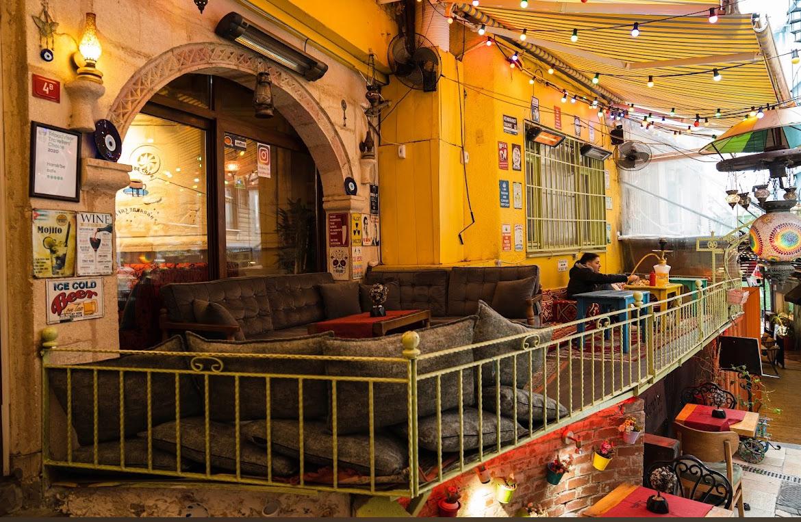 Harab'be Cafe & Hookah Lounge mekanı