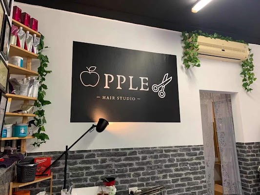 Honey comb revive hair studio photo 3