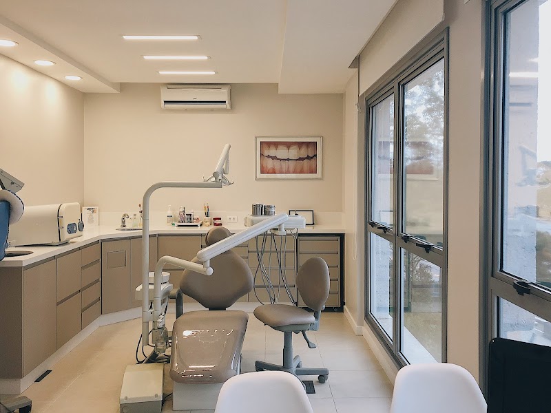 Dentista Dra. Denise Pereira Sakagami Consultório Odontológico - foto 3