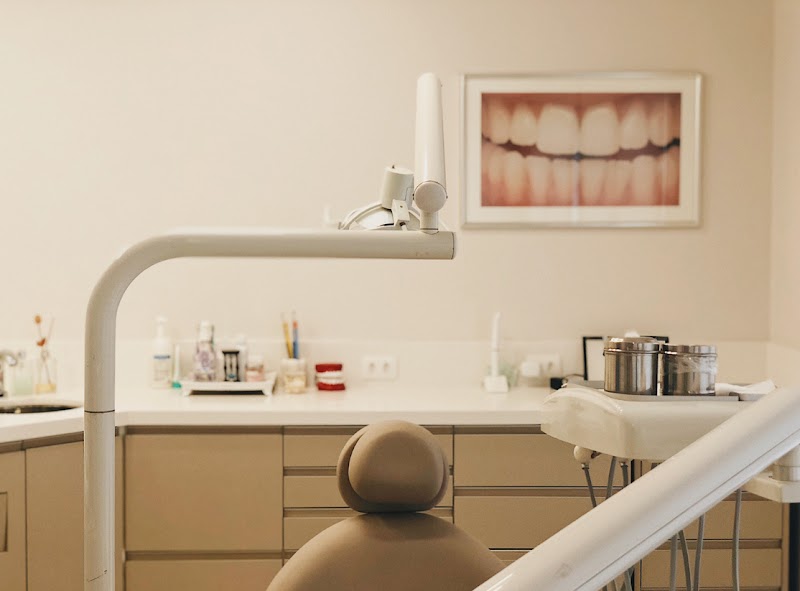 Dentista Dra. Denise Pereira Sakagami Consultório Odontológico - foto 5