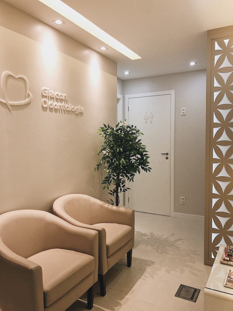 Dentista Dra. Denise Pereira Sakagami Consultório Odontológico - foto 4