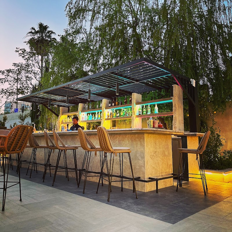 Willow Restaurant and bar photo 1