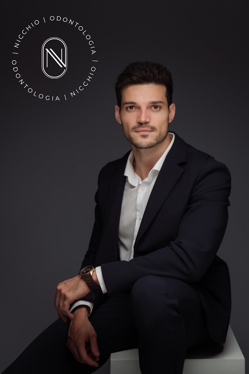 Dr. Nicolas Nicchio - Implantes e Próteses