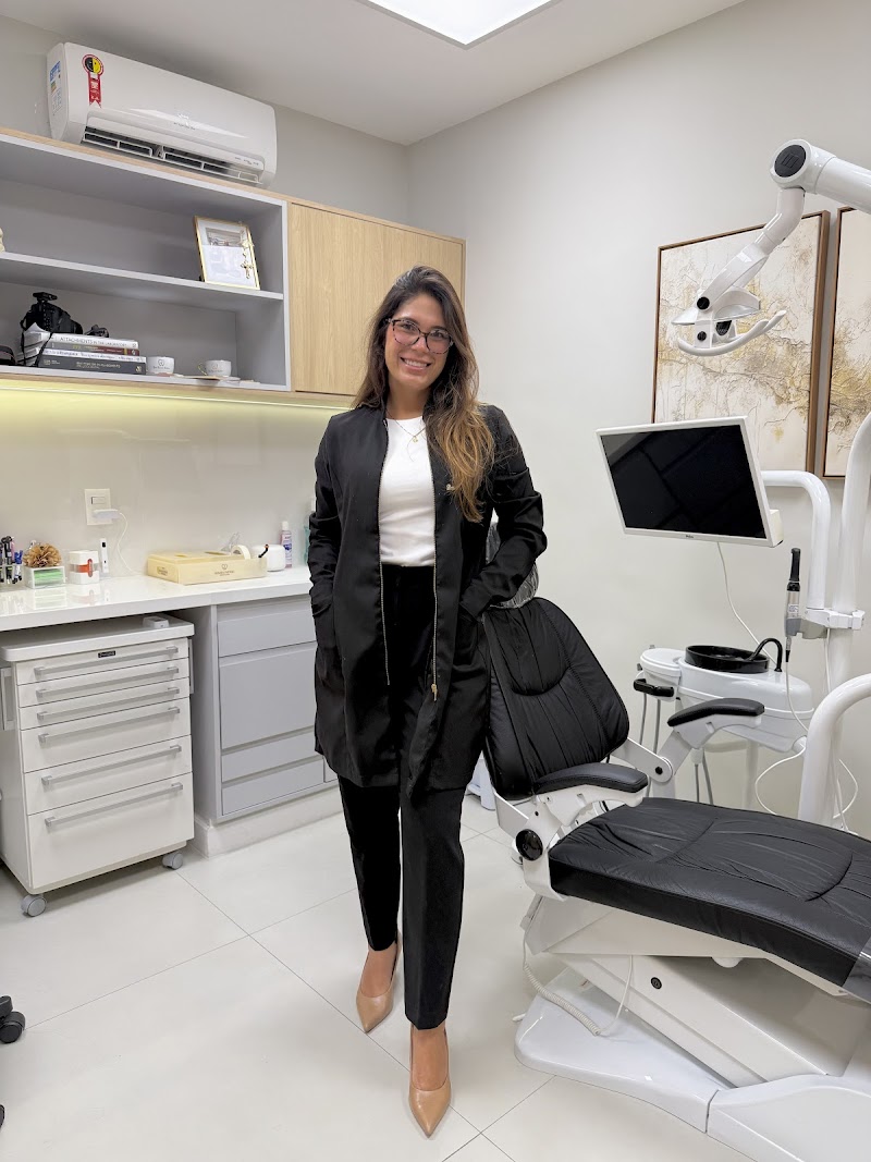 Dra.Renata Patrão | Facetas e Prótese Dentária - foto 3