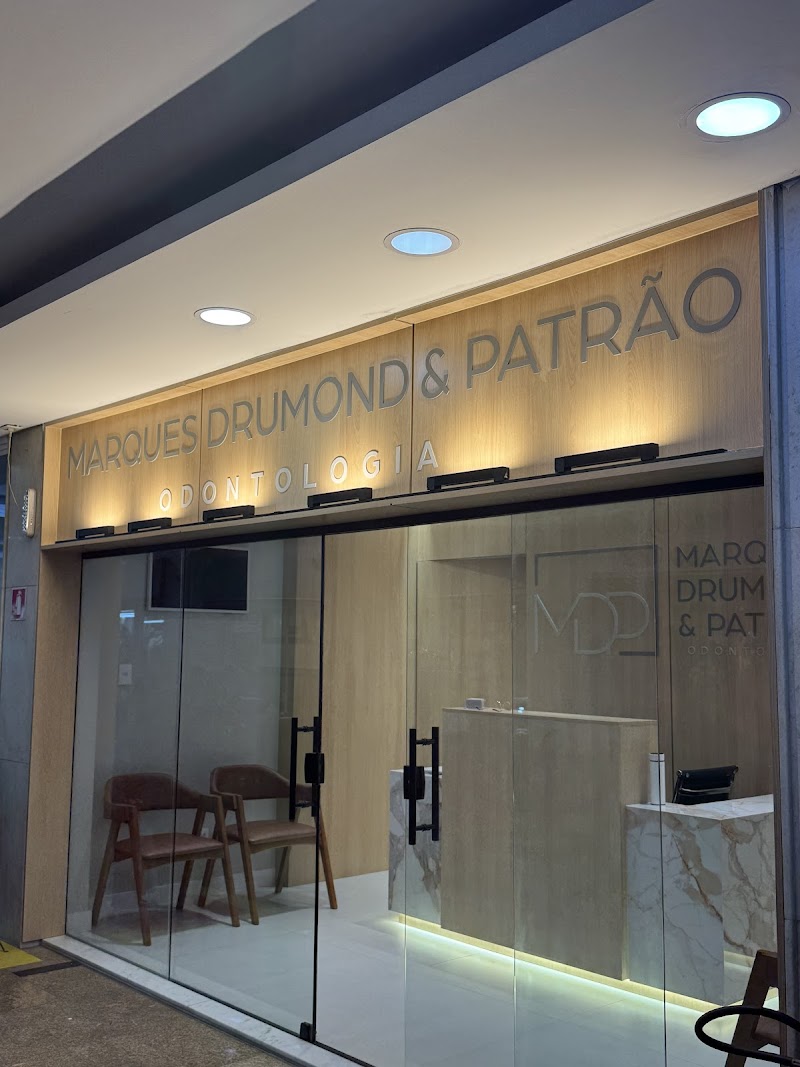 Dra.Renata Patrão | Facetas e Prótese Dentária - foto 2