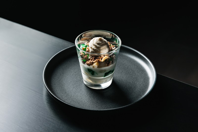 Hustlers. Syd photo 2