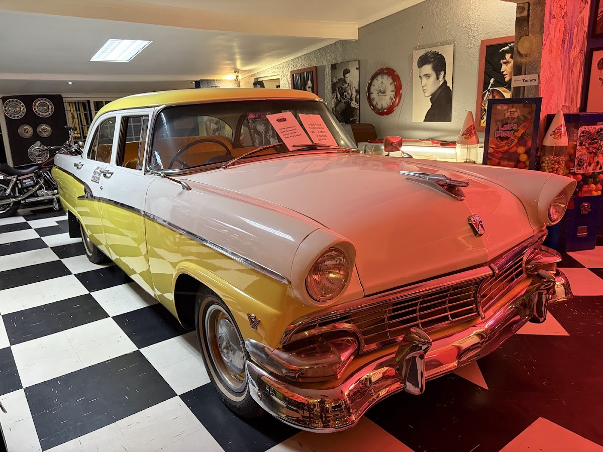 Marilyn's 60's Diner — photo 2
