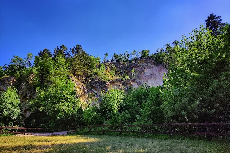 Farkashegy old quarry