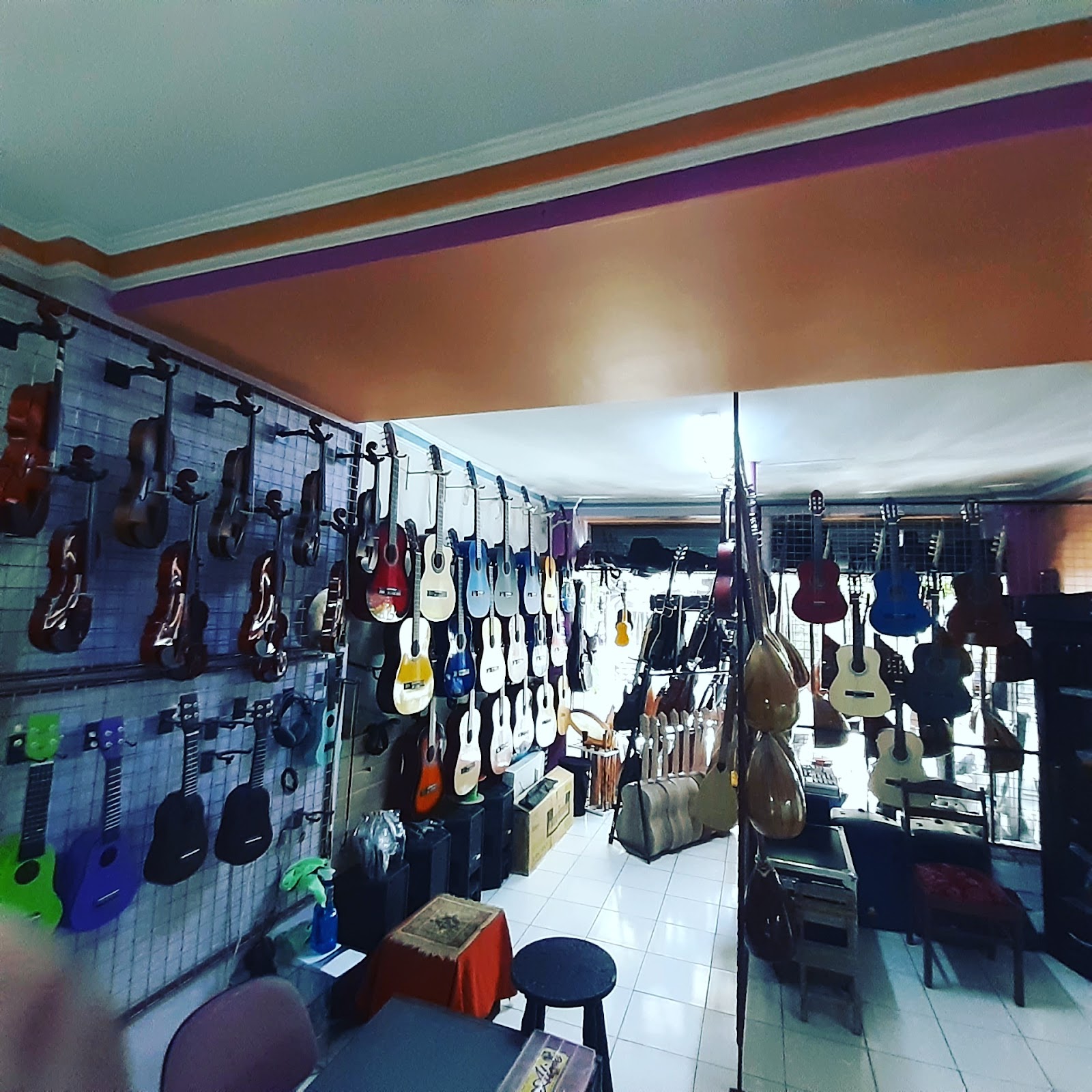 ERKİN MÜZİK mekanı