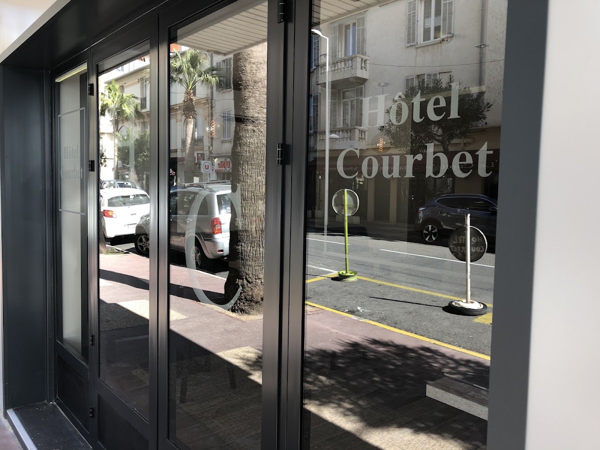 Hôtel Courbet, dog-friendly hotel in Antibes