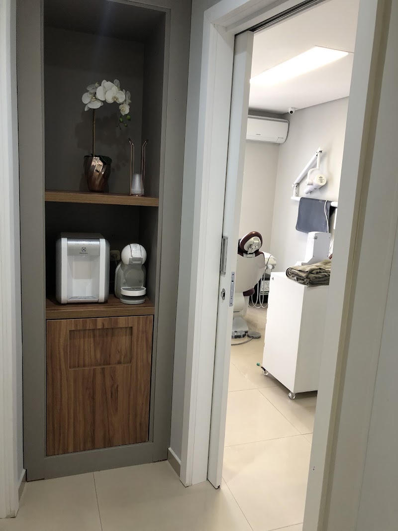 Dra. Cynthia Pimenta | Cirurgiã Dentista, Implantes Dentários e Clareamento Dental | Curitiba - foto 5