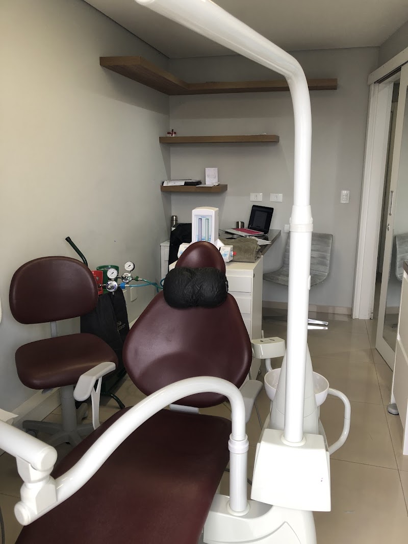 Dra. Cynthia Pimenta | Cirurgiã Dentista, Implantes Dentários e Clareamento Dental | Curitiba - foto 4