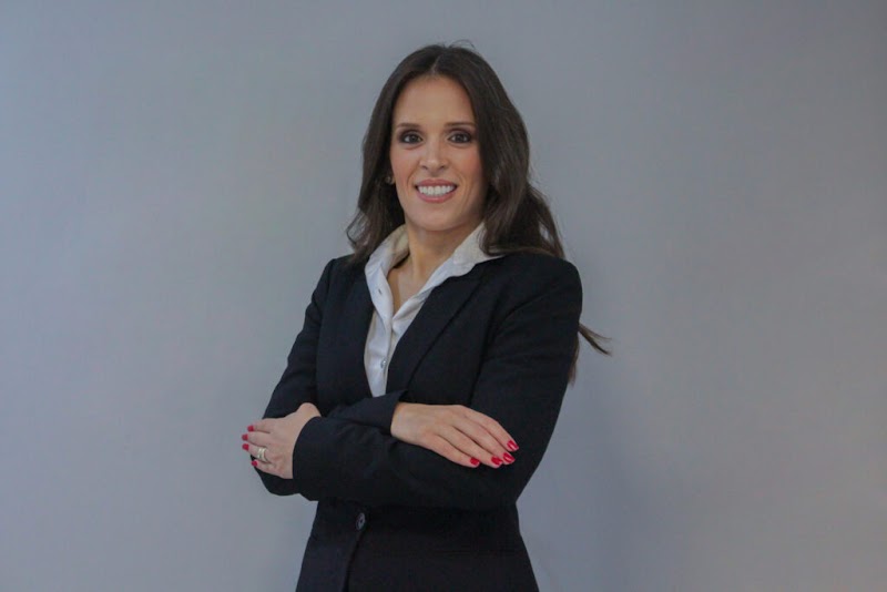 Dra. Cynthia Pimenta | Cirurgiã Dentista, Implantes Dentários e Clareamento Dental | Curitiba