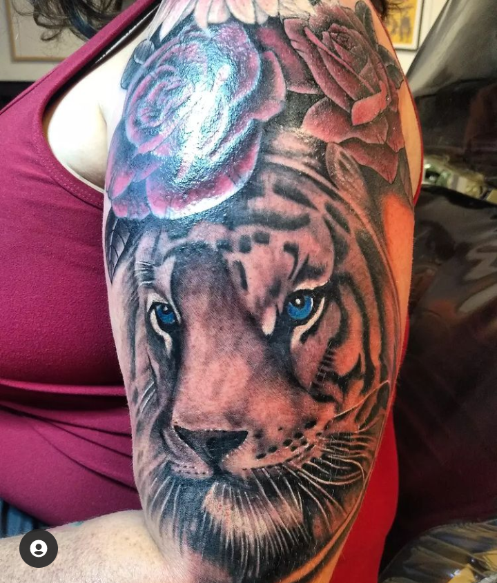 To The Moon Tattoo Studio tattoo work — photo 2