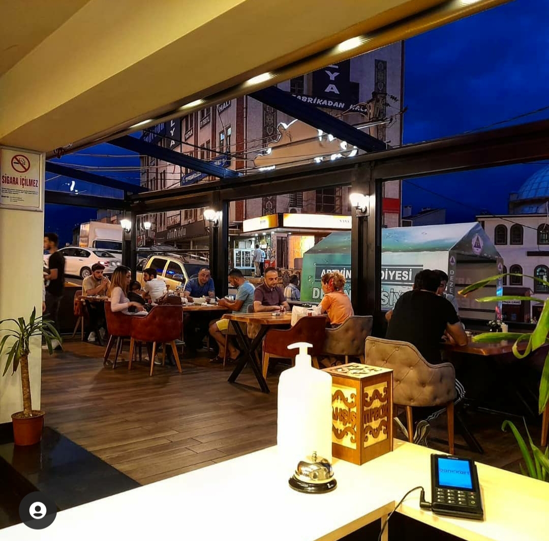 Cafee Time Bistro mekanı