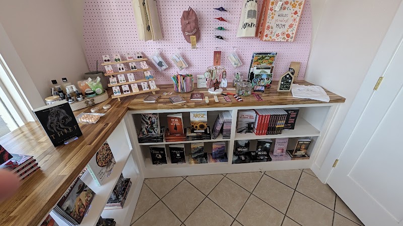 Between The Sheets Book Boutique & Cafe photo 4