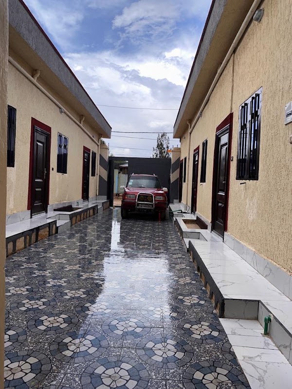 Mahad Alle, Guest House