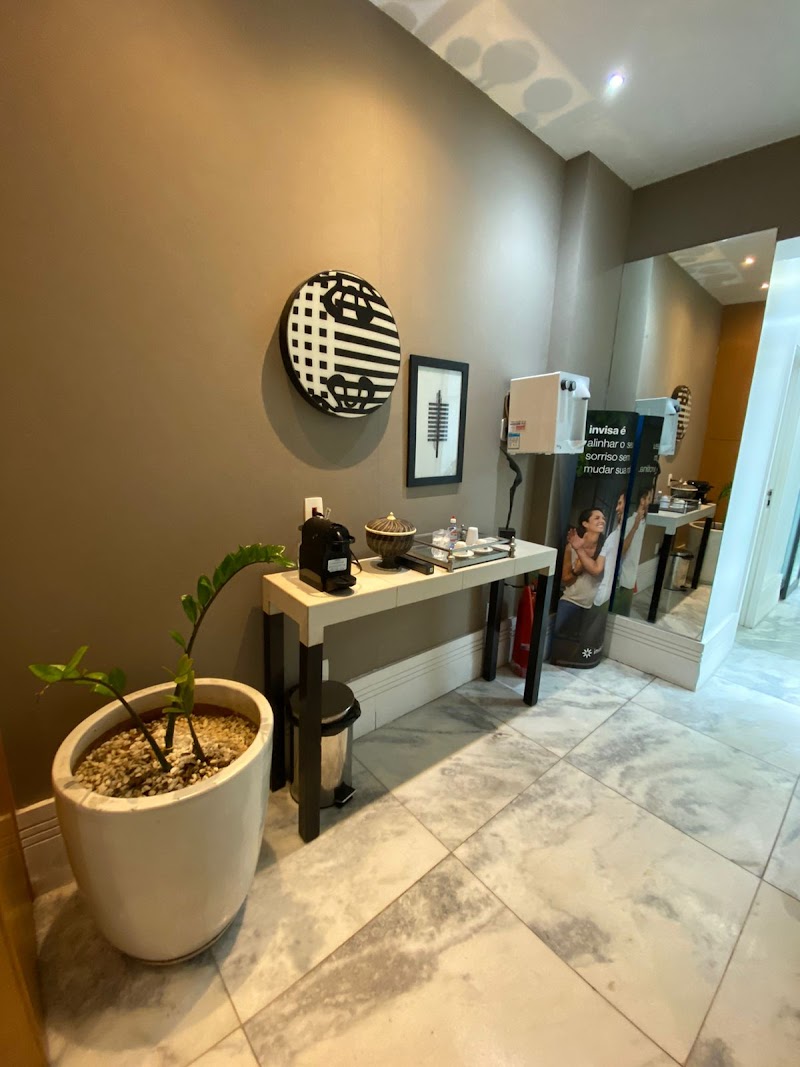 Dr. Carlos Pazin - Unidade Leblon - Centro de Odontologia e Saúde Oral - foto 4