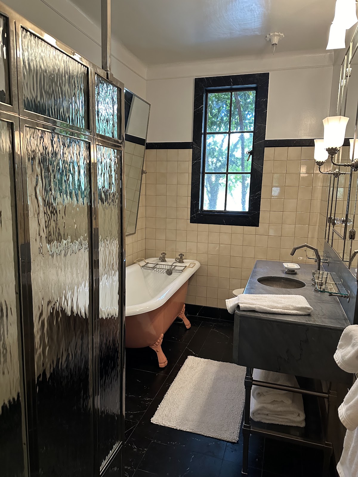 Chateau Marmont, dog-friendly hotel, photo 3