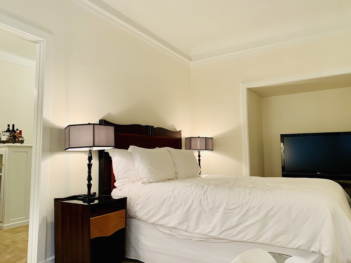 Chateau Marmont, dog-friendly hotel