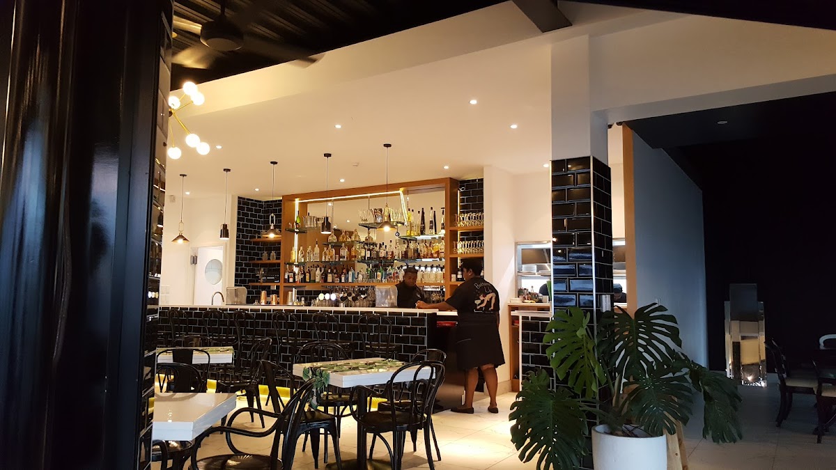 Lulu Bar Restaurant and Cafe in denarau-island