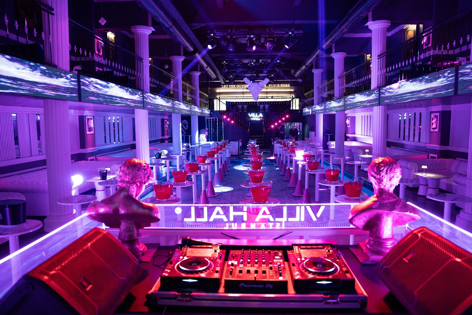 Villa Hall Club mekanı
